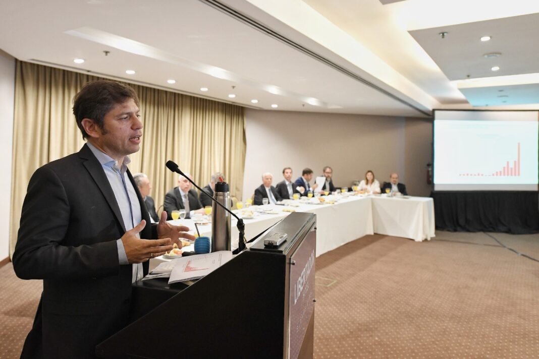 El gobernador bonaerense, Axel Kicillof, se reunió este martes con las petroleras para llevar adelante planes de inversión en el sector energético.