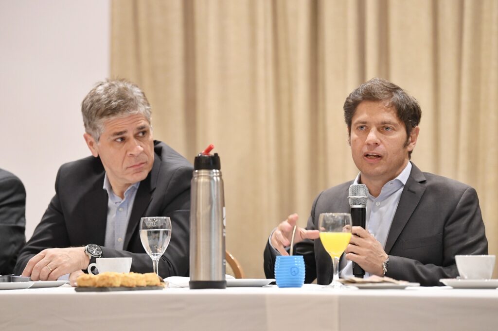 El gobernador bonaerense, Axel Kicillof, se reunió este martes con las petroleras para llevar adelante planes de inversión en el sector energético.