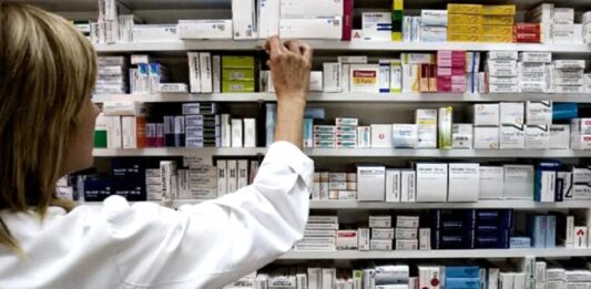 La Sala I de la Cámara en lo Contencioso Administrativo ordenó frenar el DNU 70/2023 del gobierno que permitía la venta de medicamentos fuera de las farmacias.