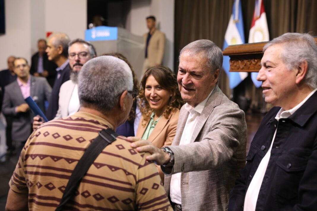 Schiaretti criticó la visita de Massa a la provincia de Córdoba por los subsidios al transporte en el AMBA y pidió la quita de retenciones.