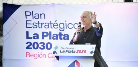 Alak celebró el mensaje del actual intendente de La Plata, Julio Garro, que admitió la derrota esta tarde y convocó a “derribar muros y construir puentes”.
