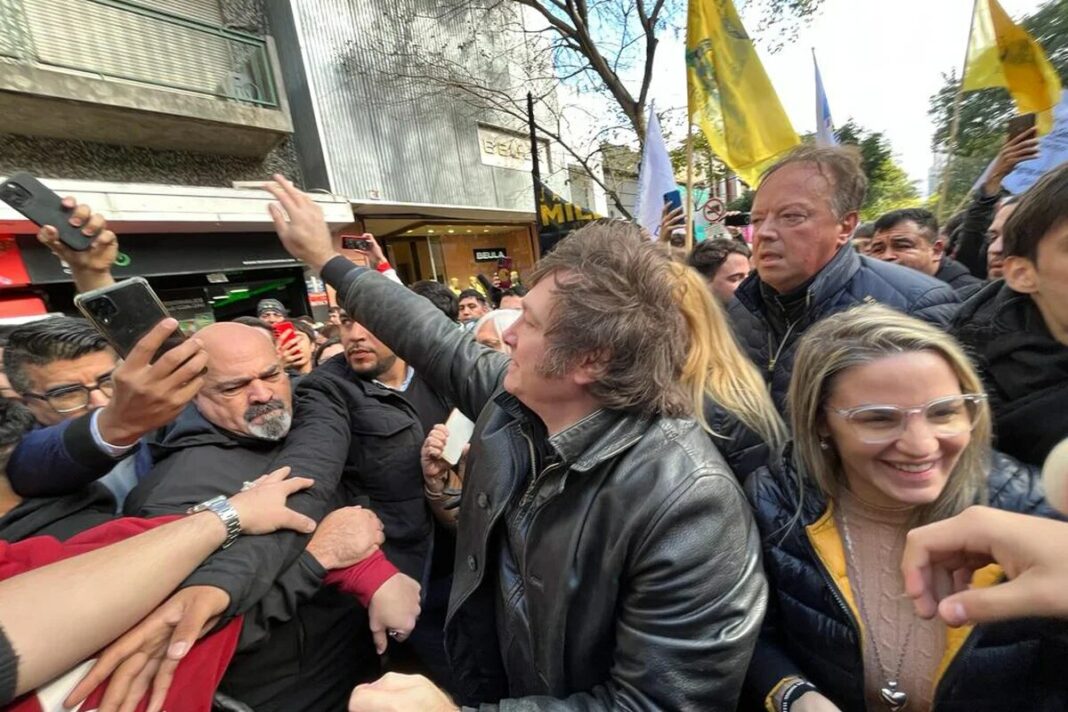 A diferencia de su tradicional caravana, Javier Milei (La Libertad Avanza) realizará un banderazo en los municipios de San Isidro y Morón.