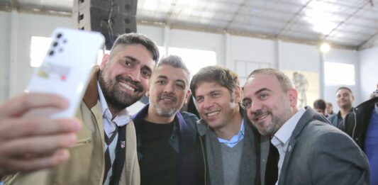 Kicillof encabezó un acto de reconocimiento a pastores evangélicos en la localidad de Berisso.