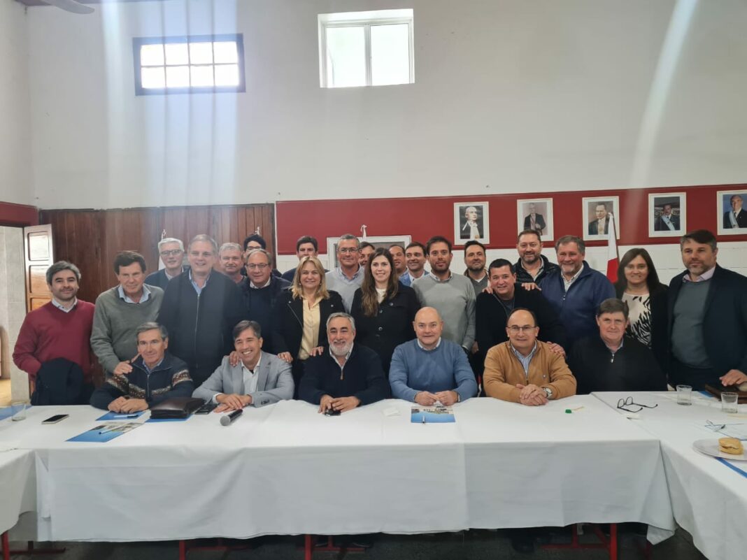 Los intendentes radicales de la provincia de Buenos Aires se reunieron este jueves para ratificar su posición de neutralidad de cara al balotaje.
