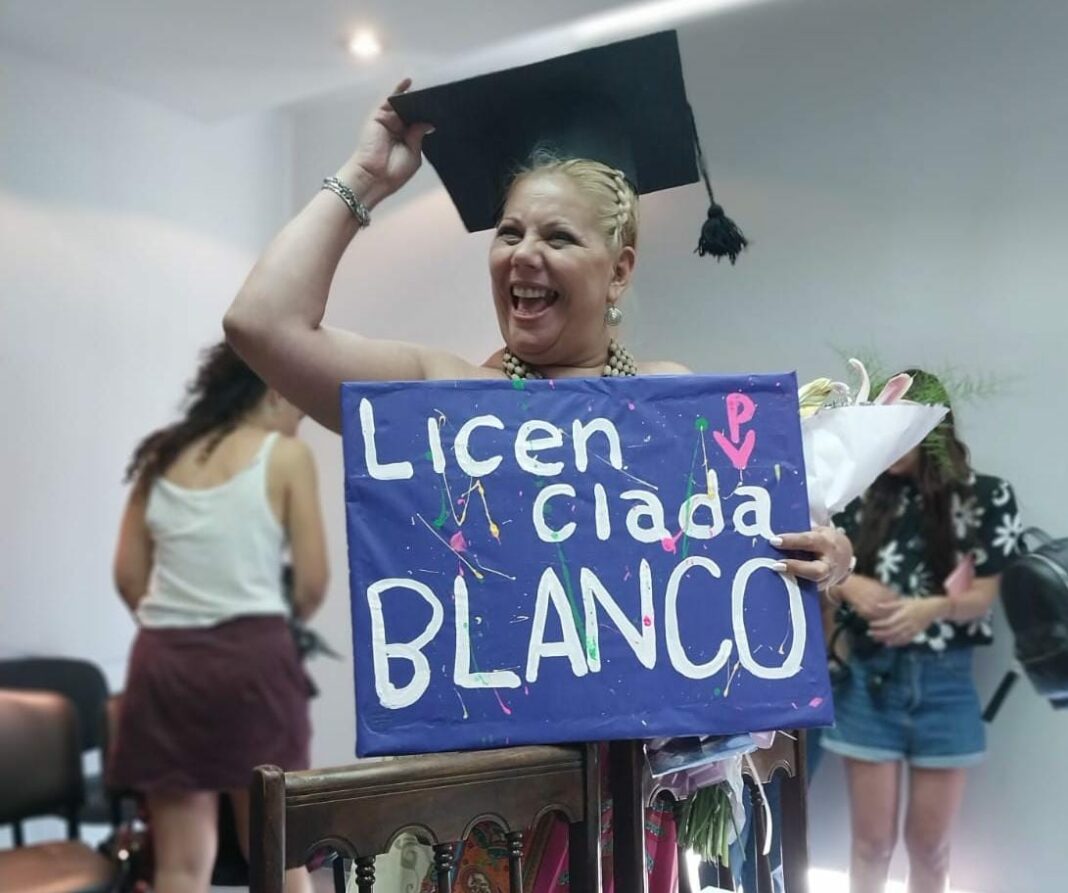 La Facultad de Periodismo despidió con profundo dolor a la primera mujer recibida de Licenciada en Comunicación Social en contexto de encierro.