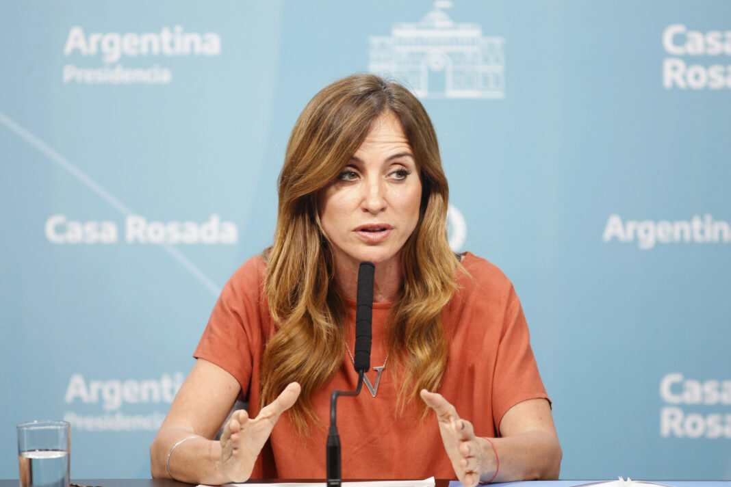 Desarrollo Social dio de baja los planes sociales de personas que viajaron al exterior