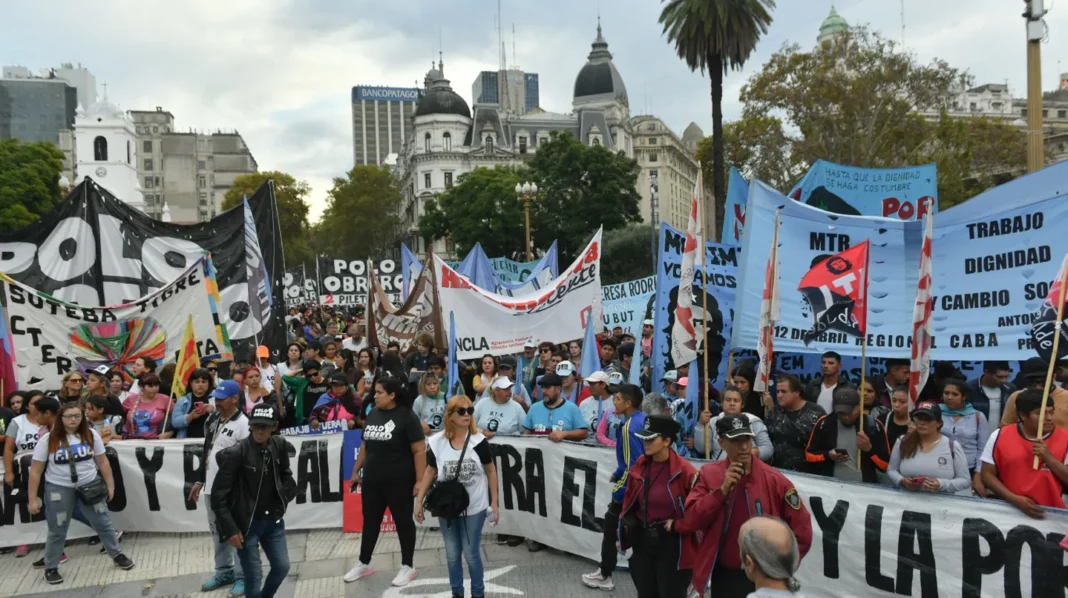 Los movimientos sociales de izquierda, agrupados en Unidad Piquetera, convocaron a un plenario nacional para después del balotaje.