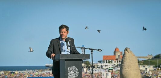 Kicillof criticó las primeras semanas de Milei al considerar que el ajuste lo pagarán los trabajadores.
