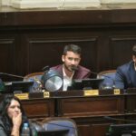 Sotelo metió un “cacerolazo” en plena sesión y despertó el enojo del kirchnerismo Sotelo repudió los proyectos del Ejecutivo provincial con una cacerola y una cuchara y sus pares de en diputados de Unión por la Patria lo cruzaron.