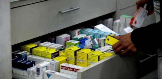 El interbloque de Juntos en la Legislatura bonaerense frenó el proyecto de Kicillof para que la provincia produzca sus propios medicamentos.