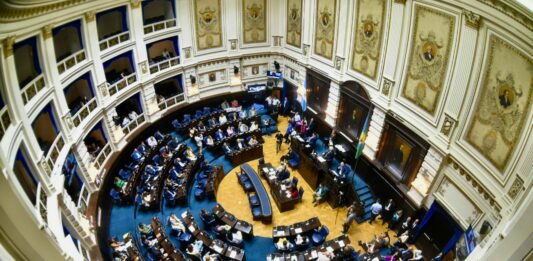 En las últimas horas las espadas del interbloque de Juntos de la Legislatura bonaerense se reunieron en dos oportunidades con el ministro de Economía, Pablo López. Hubo avances, pero todavía no hay acuerdo. ¿En qué puntos se acercaron posiciones y cómo sigue la rosca?