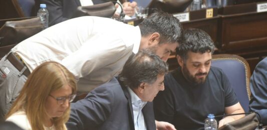 A horas de la sesión doble de este jueves en la Legislatura bonaerense, aún no hay acuerdo con la oposición por la Ley Impositiva y el endeudamiento de Kicillof. ¿Cuáles son los puntos en discusión?