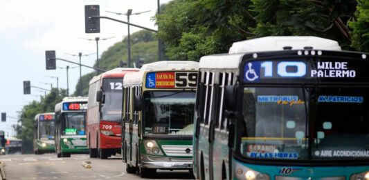 Las cámaras empresariales reclaman que se efectivice el aumento del valor del boleto de colectivos, luego de que la Justicia frenara el incremento previsto.