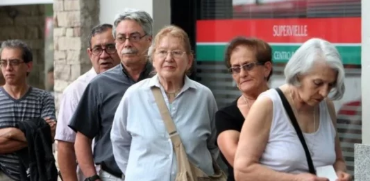 Las diputadas bonaerenses de la Coalición Cívica salieron a reclamar que el Gobierno nacional tome medidas para asistir a los jubilados.