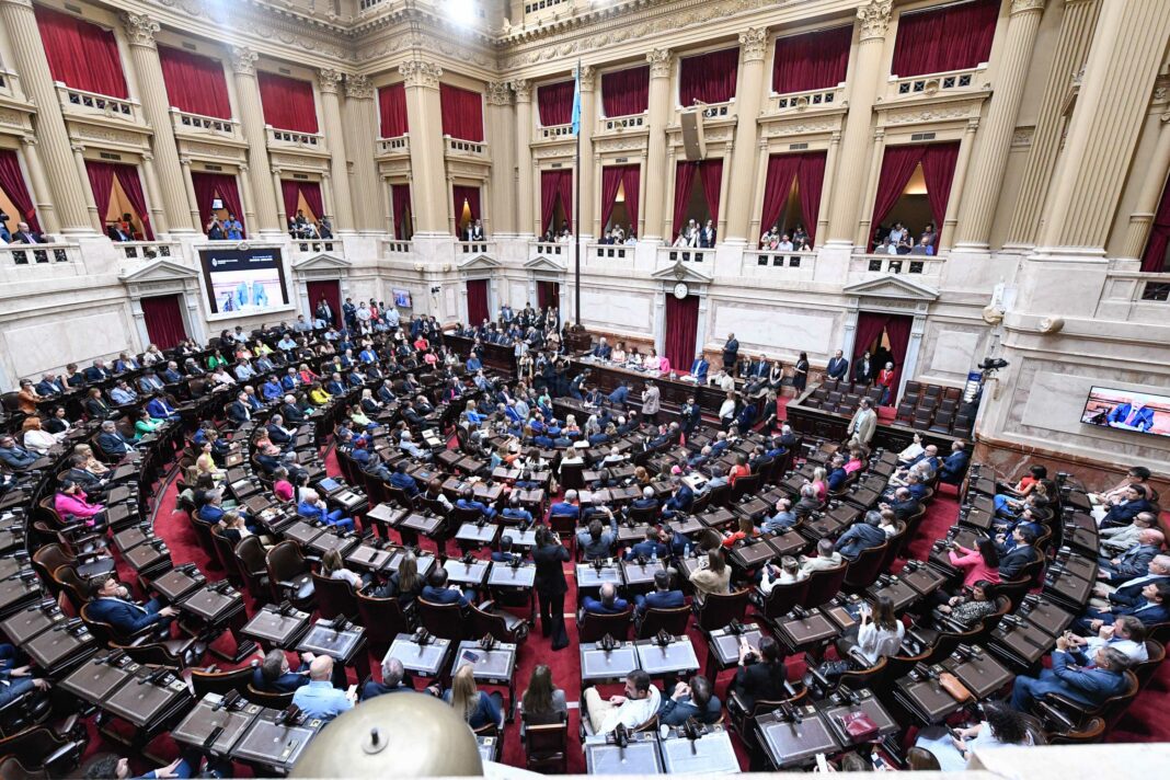 En el temario que Milei envió para tratar en sesiones extraordinarias, están la reforma del Estado y la reversión del impuesto a las Ganancias.