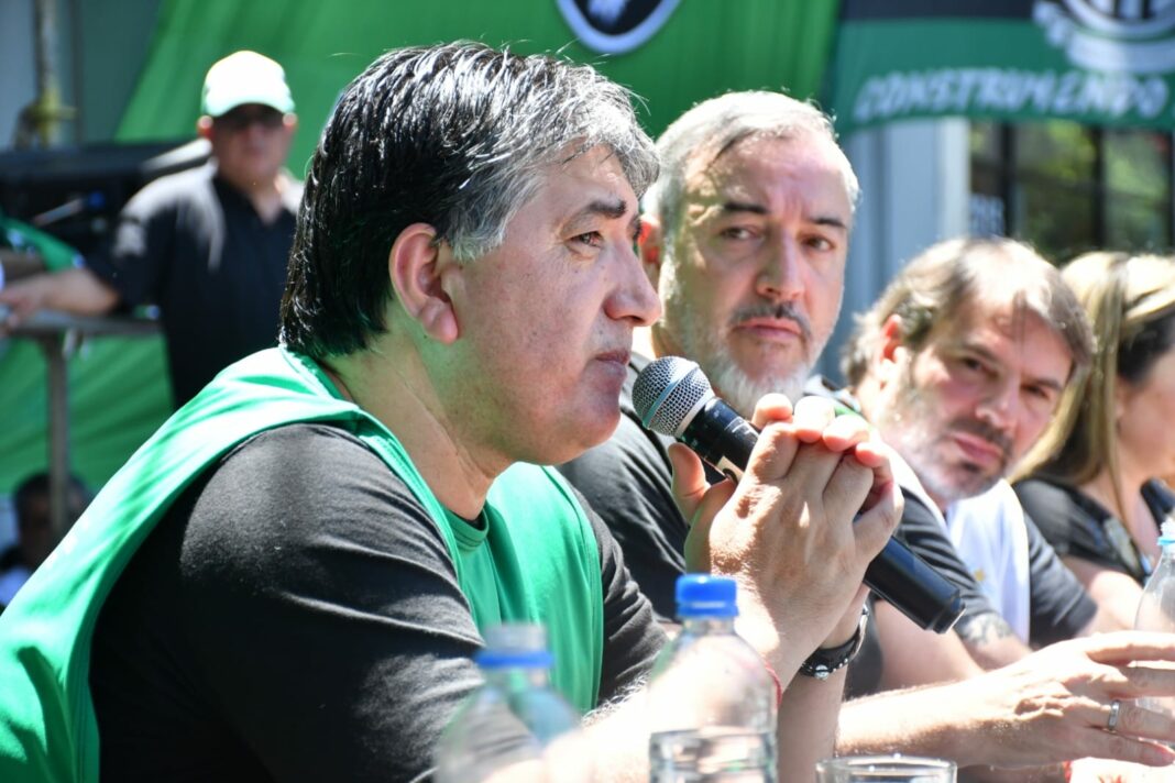 El secretario general del gremio que nuclea a los estatales bonaerenses, Claudio Arévalo, sostuvo que se mantendrán en estado de asamblea permanente.