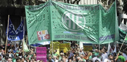 El gremio que nuclea a los estatales bonaerenses convocó a un paro provincial en rechazo a las 30 medidas de desregulación económica de Milei.
