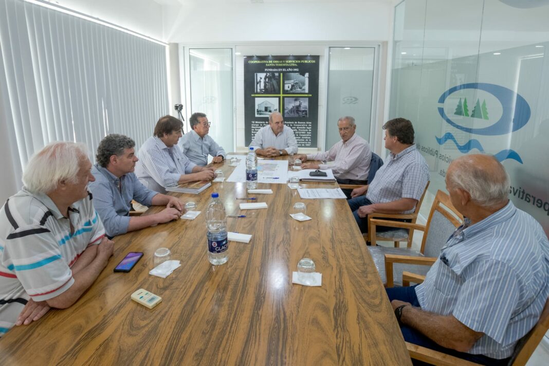 El intendente del Partido de La Costa, Juan de Jesús, visitó la Cooperativa de Santa Teresita y destacó el compromiso de la entidad con toda la comunidad.