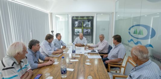 El intendente del Partido de La Costa, Juan de Jesús, visitó la Cooperativa de Santa Teresita y destacó el compromiso de la entidad con toda la comunidad.