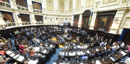 La Cámara de Diputados avanza este jueves en la constitución de cinco comisiones clave que analizarán la Ley Ómnibus enviada por el Ejecutivo nacional.