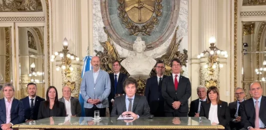 Milei avanza a paso firme con su plan “a todo o nada” con varias dificultades encontradas en el Congreso y la Justicia.