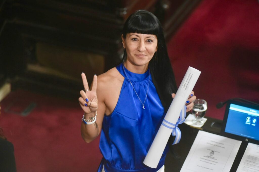 La senadora de Sabrina Bastida asume como legisladora tras la licencia de Florencia Saintout.
