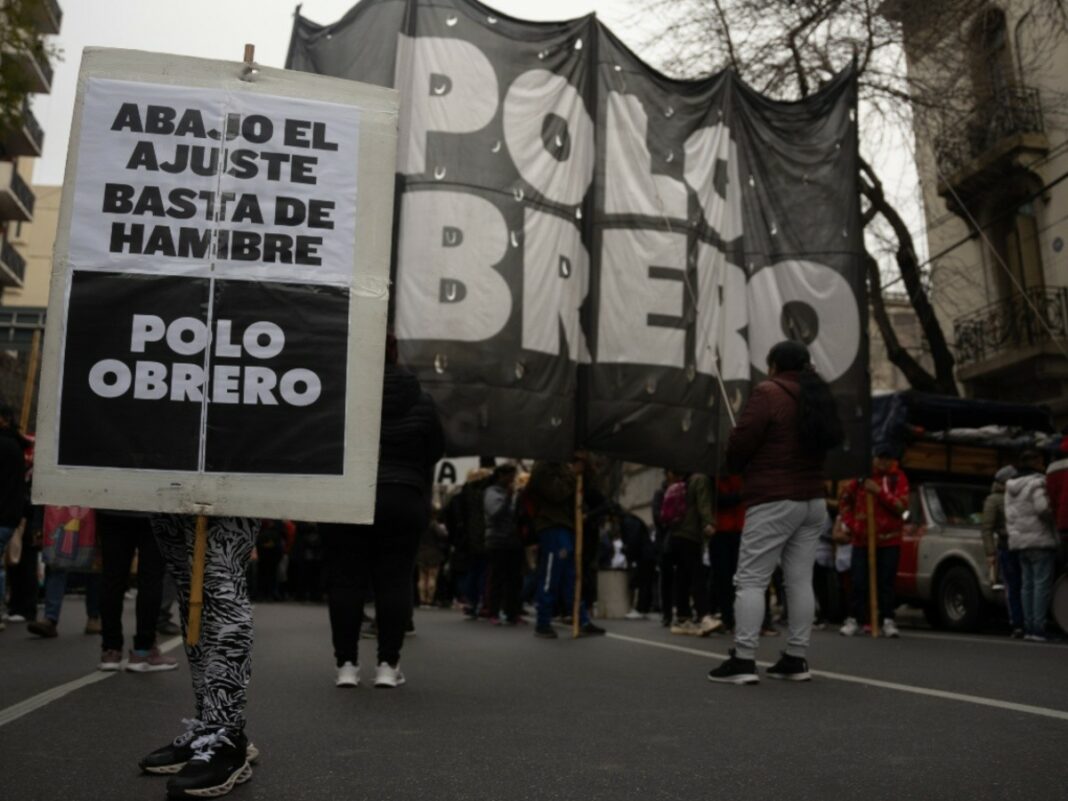 El Gobierno nacional denunció al Polo Obrero por interferir en el cobro de los planes sociales y lo acusa de manejar una caja millonaria.