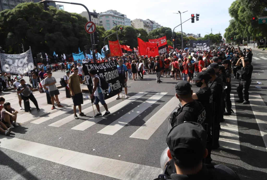 Los movimientos sociales se encontrarán a las 16 horas en el Congreso para movilizar a Plaza de Mayo.