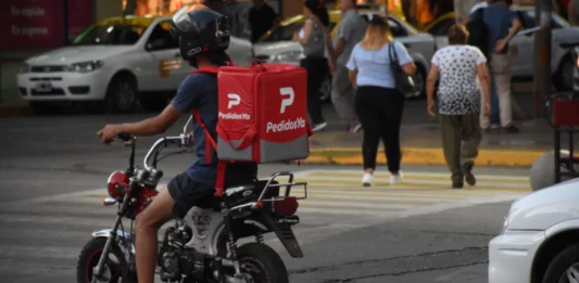 Las autoridades de la provincia de Buenos Aires sancionaron a PedidosYa y deberán devolver 62 millones de pesos a clientes bonaerenses.
