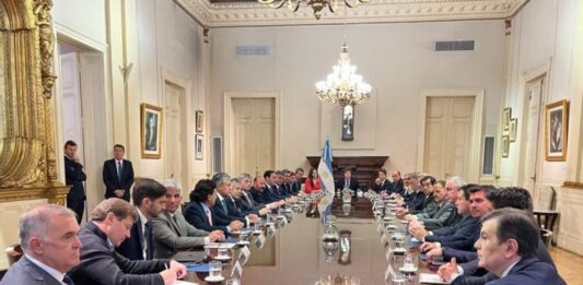 El presidente Javier Milei conversó con los Gobernadores sobre las transferencias discrecionales, la coparticipación y Ganancias. Todos los Detalles.