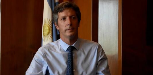 Especialistas indicaron que la medida del Banco Central corresponde a una política de licuar los ahorros de las personas.