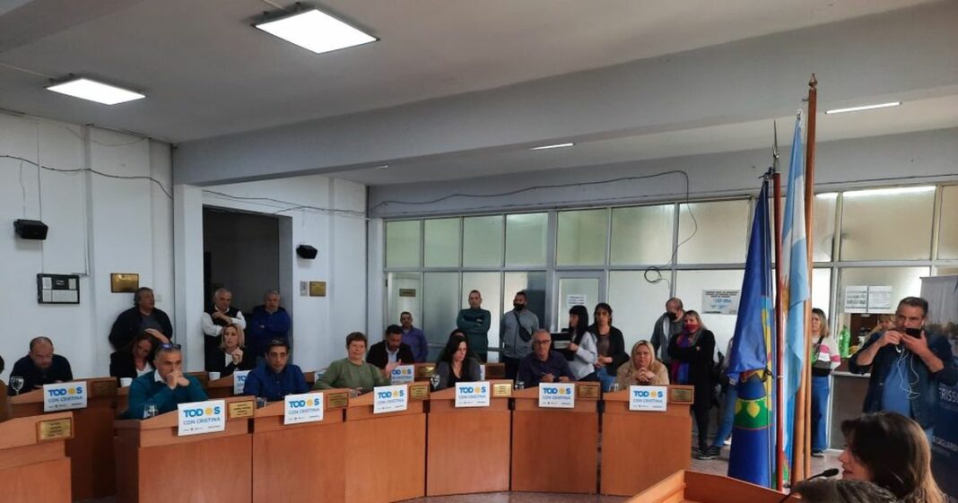 El concejal de Juntos en Berisso, Matías Nanni, denunció que Unión por la Patria y La Libertad Avanza concretaron una alianza legislativa.