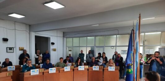 El concejal de Juntos en Berisso, Matías Nanni, denunció que Unión por la Patria y La Libertad Avanza concretaron una alianza legislativa.