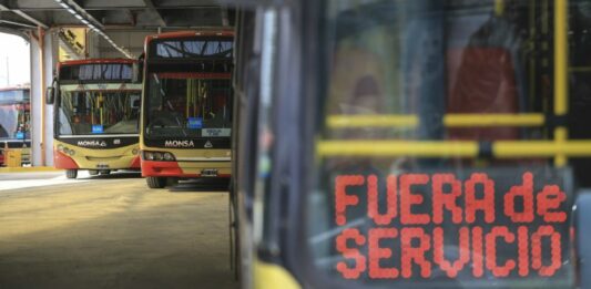 Tras no llegar a un acuerdo paritario, la UTA confirmó que habrá un paro de colectivos por 24 horas el próximo martes 5 de marzo. Qué líneas se verán afectadas.