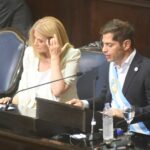 La Legislatura bonaerense está obligada a sesionar para tratar un paquete de leyes de Kicillof La Legislatura bonaerense se prepara para volver a sesionar la próxima semana, o entre fiestas, con un paquete de leyes clave para Axel Kicillof.