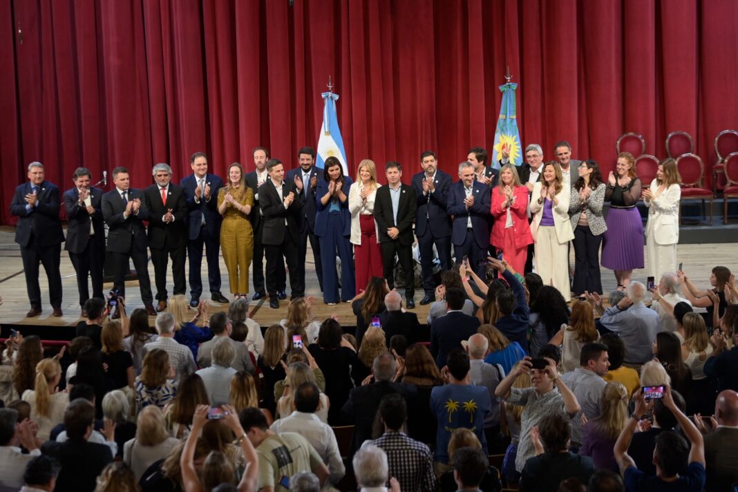 Legisladores bonaerenses de Unión por la Patria estuvieron en la jura de Ministros de Axel Kicillof y respaldaron el nuevo Gabinete provincial.