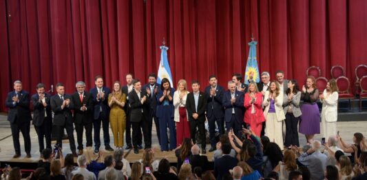 Legisladores bonaerenses de Unión por la Patria estuvieron en la jura de Ministros de Axel Kicillof y respaldaron el nuevo Gabinete provincial.