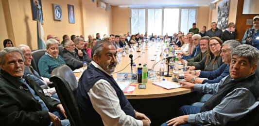 La dirigencia de la CGT advirtió este miércoles que "se generara una fuerte aceleración inflacionaria que dinamitará el poder adquisitivo de los trabajadores".