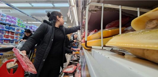 Tras la disparada del dólar, la pulseada por los aumentos en alimentos se recalienta, las subas ya superan los dos dígitos y alcanzan cada vez a más sectores.