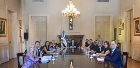 Milei reunió a todo su gabinete por primera vez para ordenar auditorías en todos los ministerios y comenzar el ajuste en el Estado.