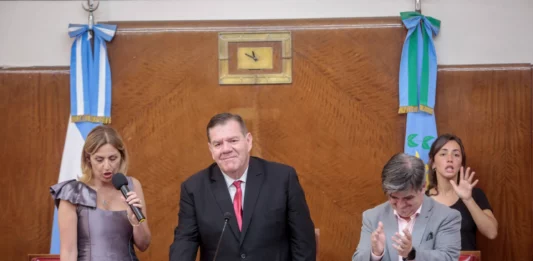 El intendente de General Pueyrredon, Guillermo Montenegro, realizó un breve acto de asunción en el Honorable Concejo Deliberante de Mar del Plata.