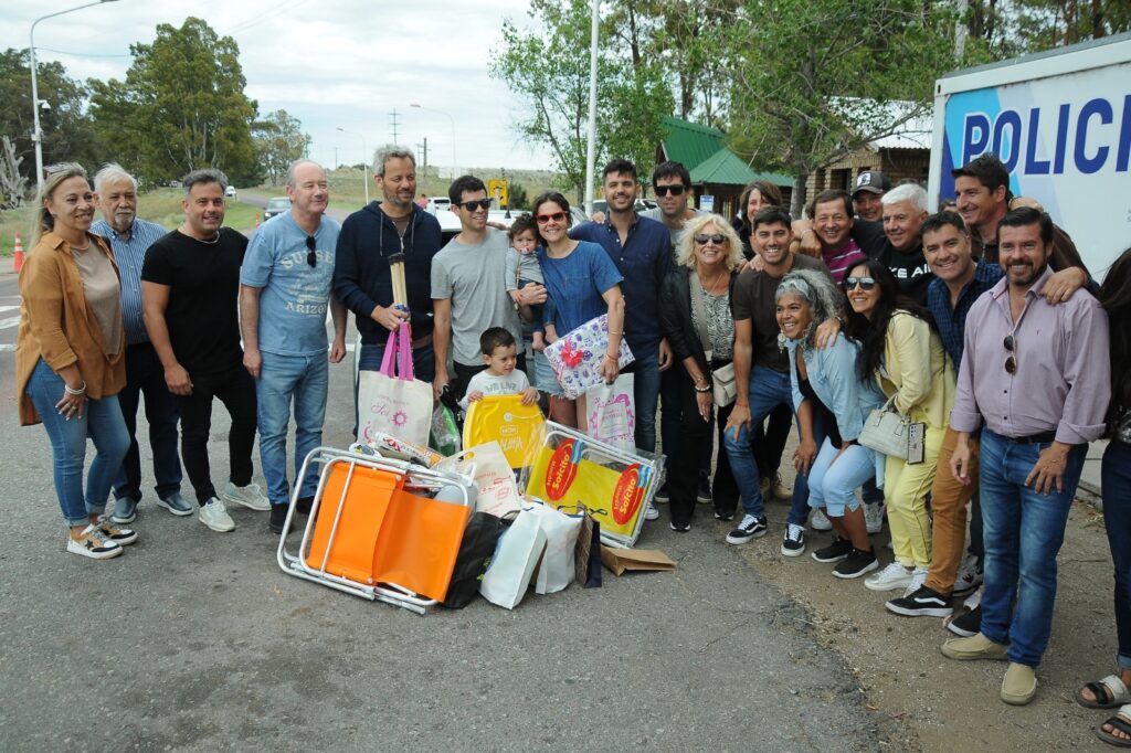 Entre los que le dieron la bienvenida a los primeros turistas en Monte Hermoso, estuvo el titular de Diputados, Alejandro Dichiara.