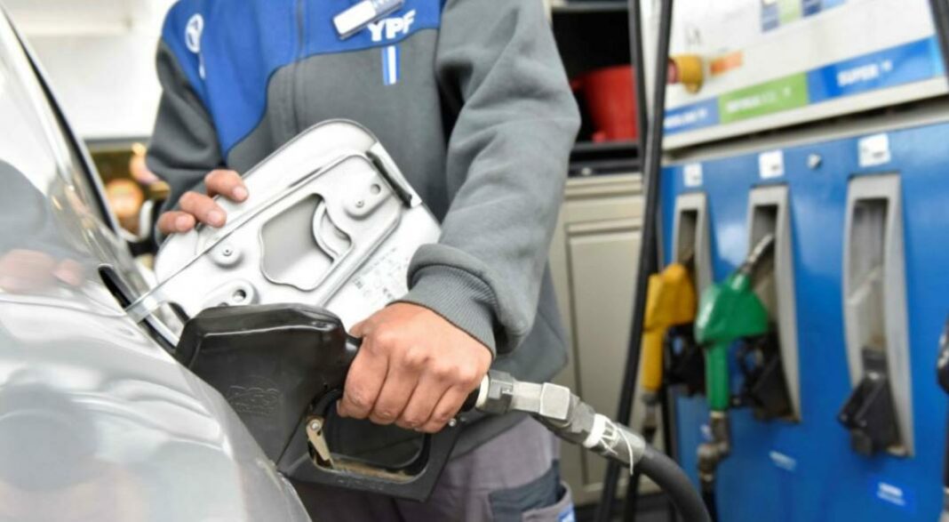 Este jueves se vence el último congelamiento del combustible impuesto por Massa y el Gobierno evalúa aumentar su costo al menos un 10%.