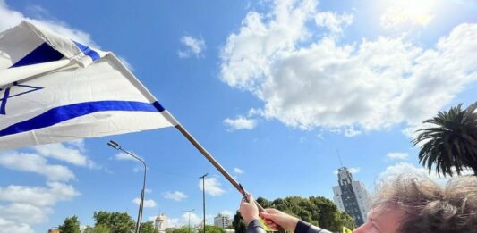 El presidente electo, Javier Milei, recibe al canciller de Israel, Eli Cohen, y a un grupo de familiares de secuestrados por el grupo terrorista Hamas.