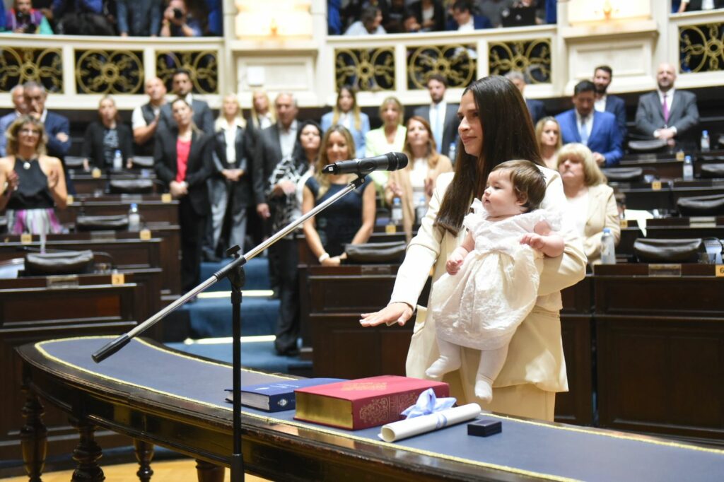 "Si, juro", Sofía Pomponio. 