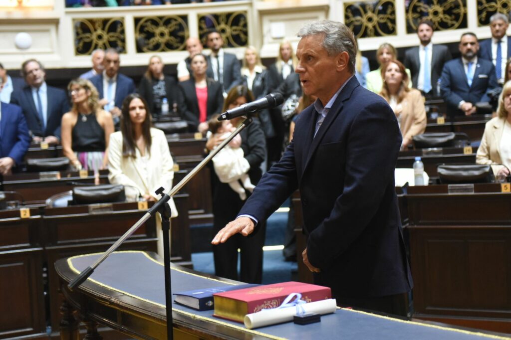 “Por el desarrollo con justicia social para nuestro pueblo. Sí juro”, Gustavo Arnaldo Pulti. 