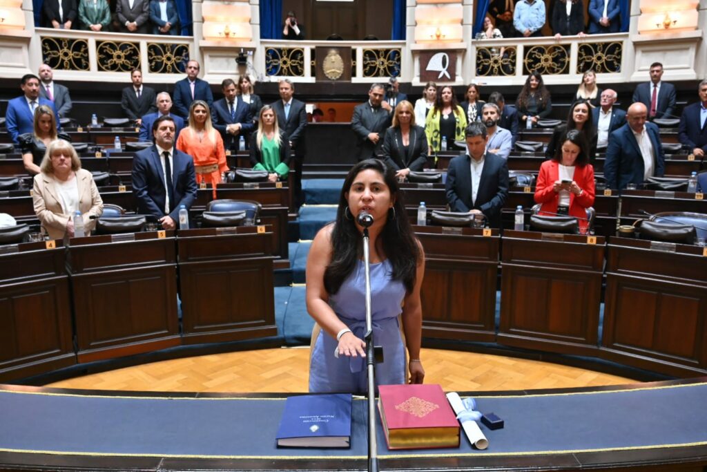 “Por Néstor, por Cristina, por los que no se vendieron ni se van a vender, sí juro”, Margarita Recalde.