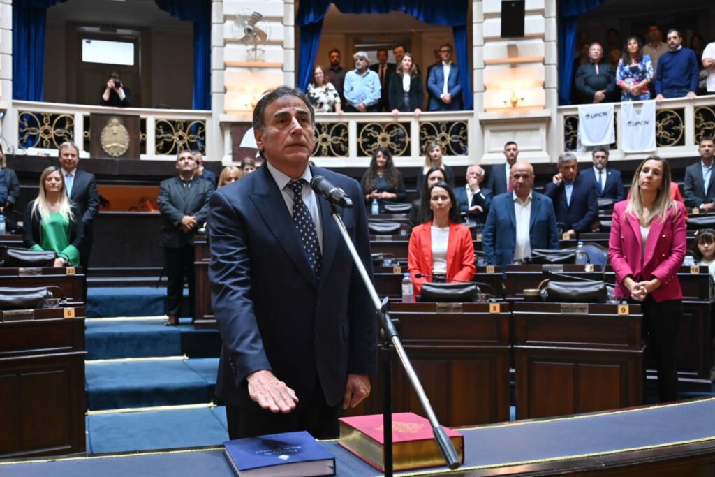 “Por el pueblo de la provincia de Buenos Aires, por los compañeros que ya no están, y por mi conductor, Sergio Massa, sí juro”, Héctor Rubén Eslaiman. 