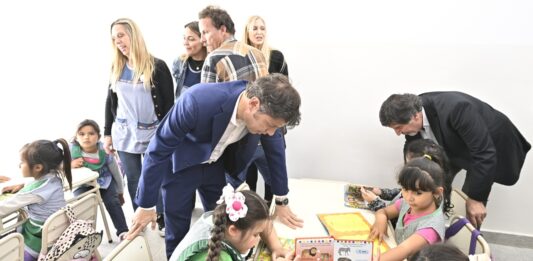 El gobernador bonaerense, Axel Kicillof, inauguró un nuevo jardin de infantes y salió a marcarle la cancha al presidente electo, Javier Milei, por la coparticipación.