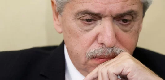 El expresidente, Alberto Fernández, se presentó este miércoles en la causa de seguros, recusó al juez federal Julián Ercolini y pidió apartarlo de la investigación.